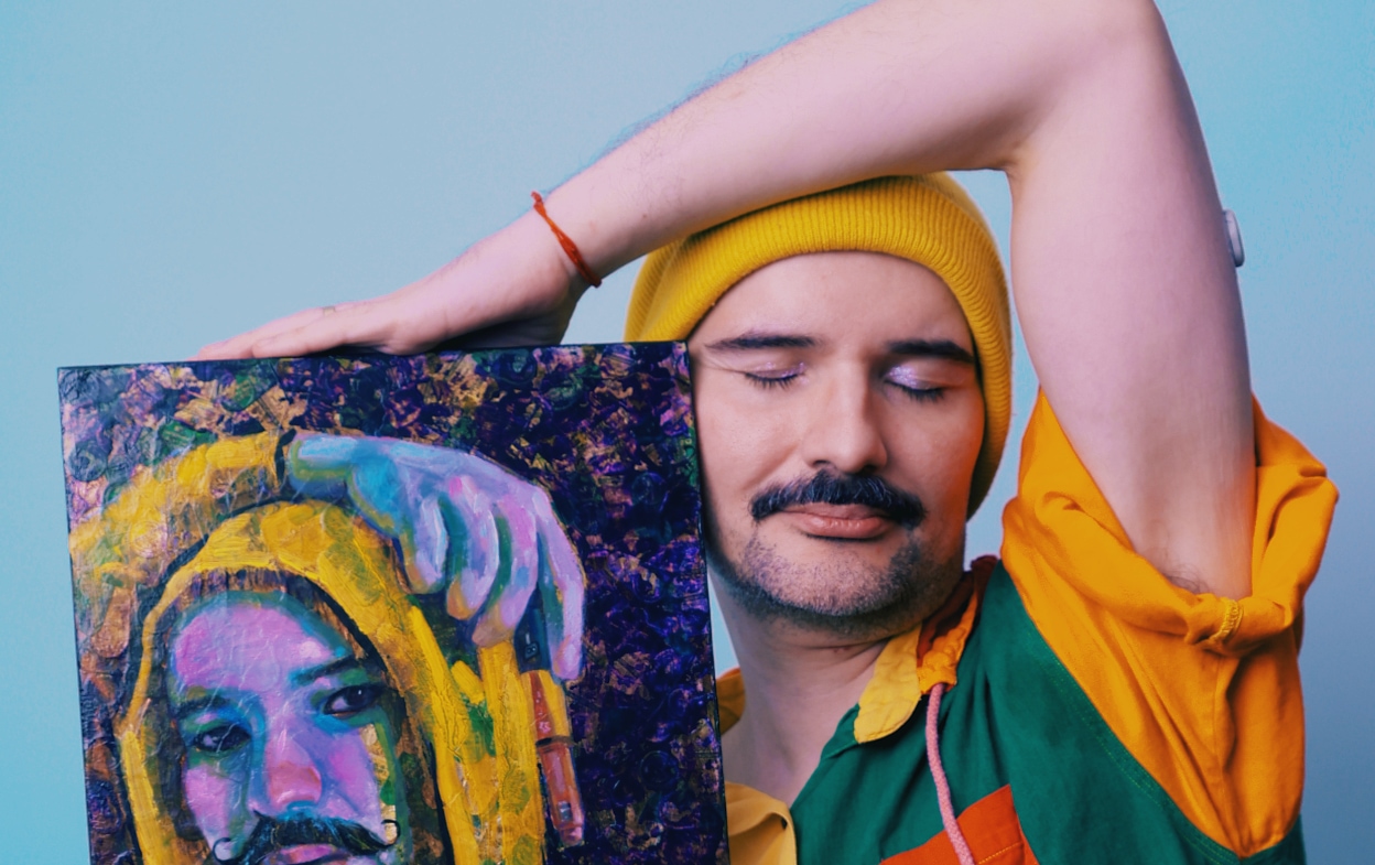 Régis, holding Type II — self-portrait, studio