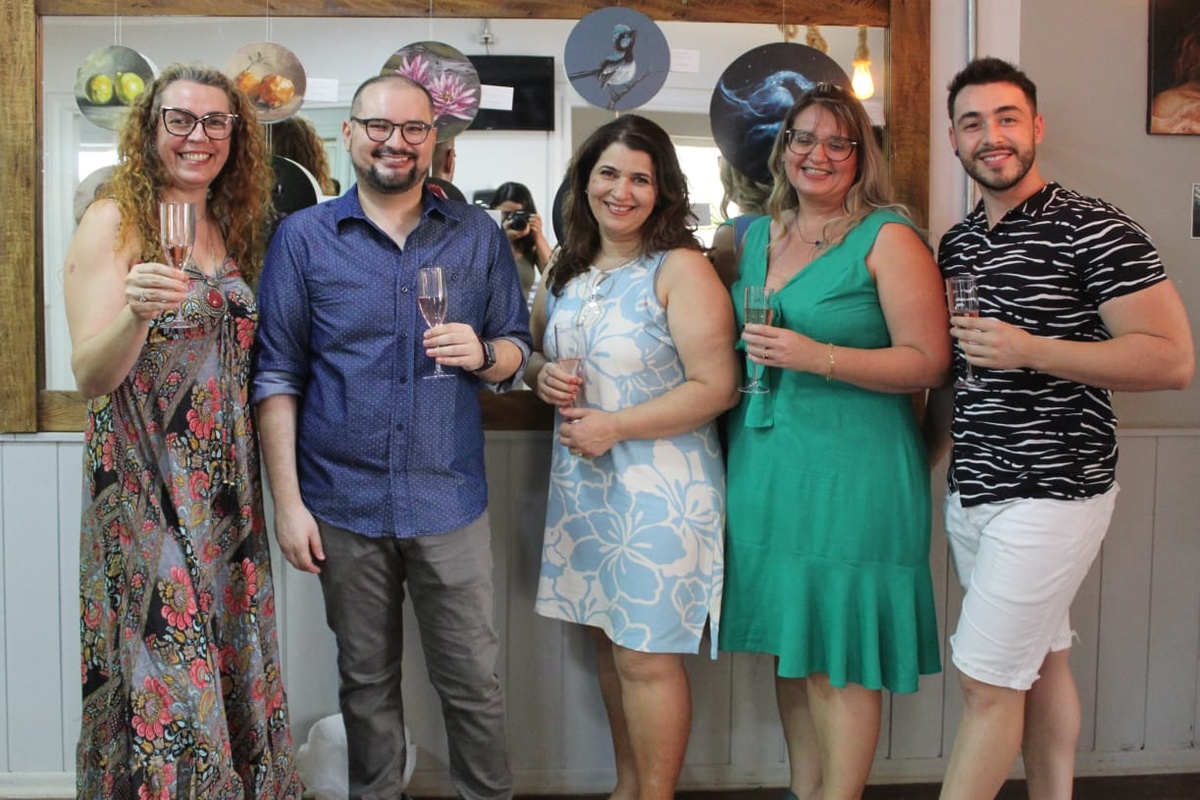 Régis Souto toasting with guests at the 2021 launch